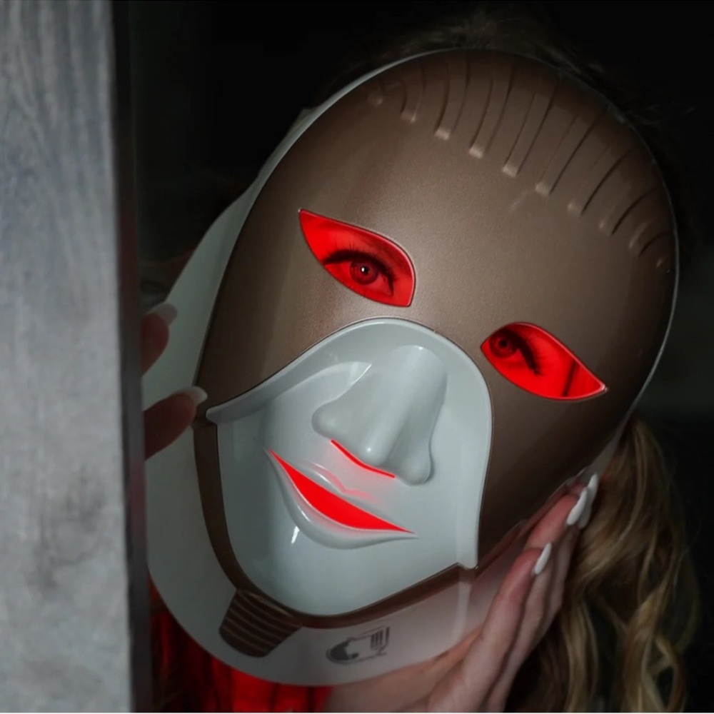 LED Face Mask - Picture 5 of 6